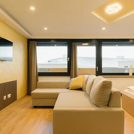 2 Separate Direkt In Der Mit Privaten Stellplaetzen Max 1,65m Hoehe Und 1,8m Breite Fuer Bis Zu 8 Personen Lägenhet Karlsruhe