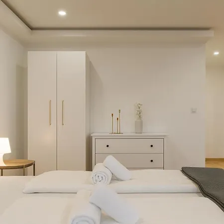 2 Separate Direkt In Der Mit Privaten Stellplaetzen Max 1,65m Hoehe Und 1,8m Breite Fuer Bis Zu 8 Personen Lägenhet *