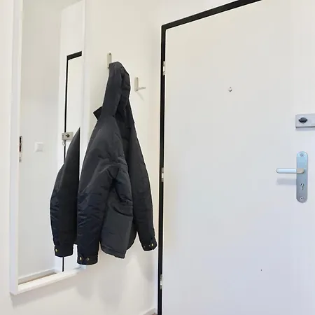Lägenhet 2 Separate Direkt In Der Mit Privaten Stellplaetzen Max 1,65m Hoehe Und 1,8m Breite Fuer Bis Zu 8 Personen *