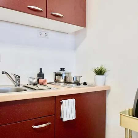 2 Separate Direkt In Der Mit Privaten Stellplaetzen Max 1,65m Hoehe Und 1,8m Breite Fuer Bis Zu 8 Personen *