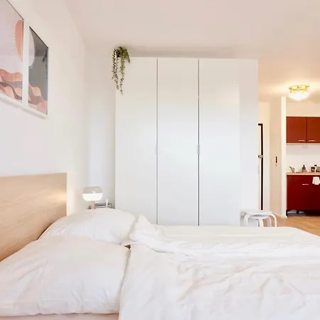 2 Separate Direkt In Der Mit Privaten Stellplaetzen Max 1,65m Hoehe Und 1,8m Breite Fuer Bis Zu 8 Personen Karlsruhe