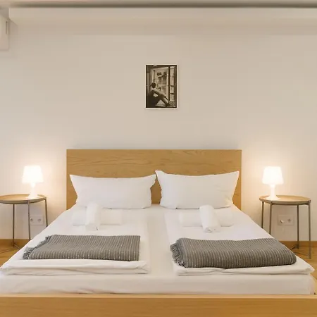 2 Separate Direkt In Der Mit Privaten Stellplaetzen Max 1,65m Hoehe Und 1,8m Breite Fuer Bis Zu 8 Personen