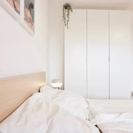 Lägenhet 2 Separate Direkt In Der Mit Privaten Stellplaetzen Max 1,65m Hoehe Und 1,8m Breite Fuer Bis Zu 8 Personen Karlsruhe